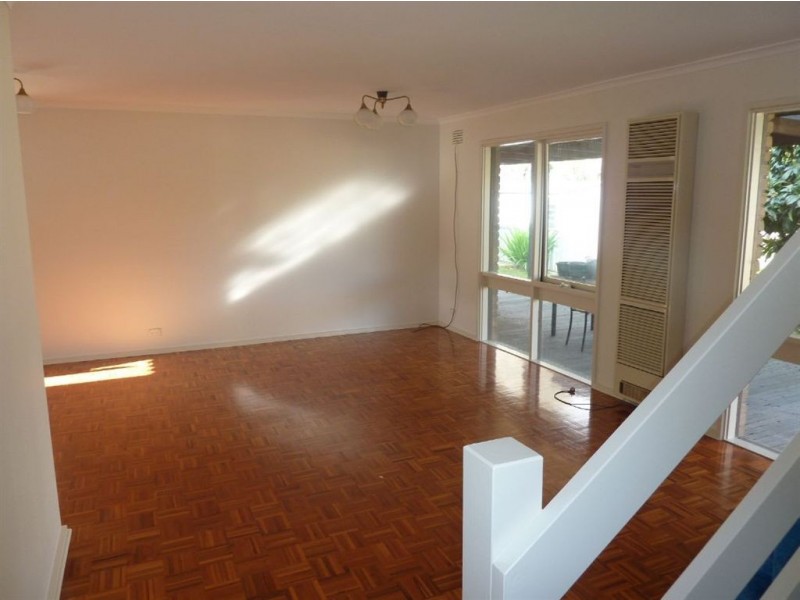 10 McBride Crescent, Seaford VIC 3198