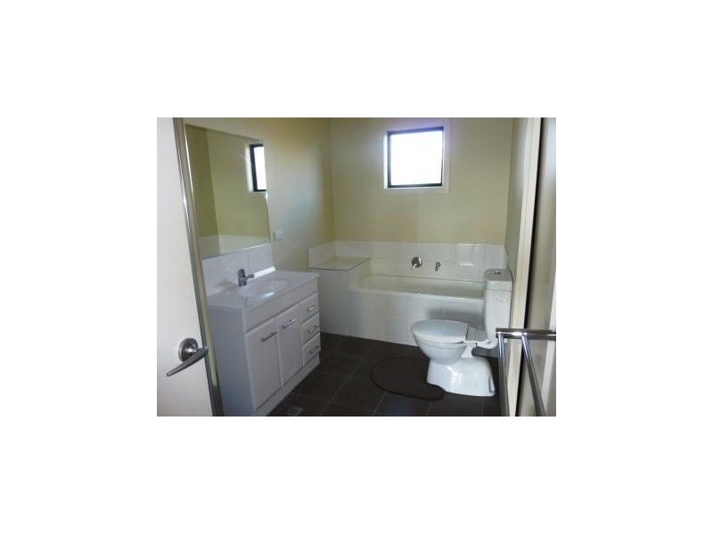 28/27-29 Golden Grove, Springvale South VIC 3172