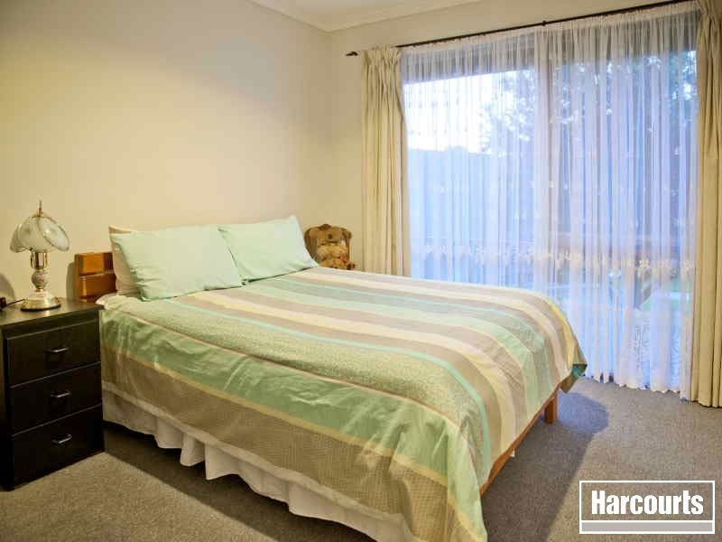 15 Zeus Crt, Chelsea Heights VIC 3196