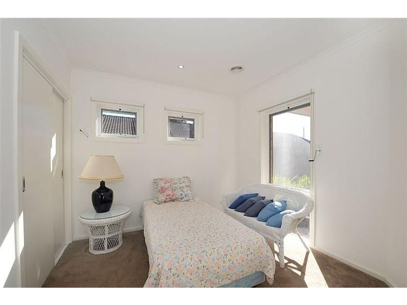 2/5 McRae Street, Seaford VIC 3198