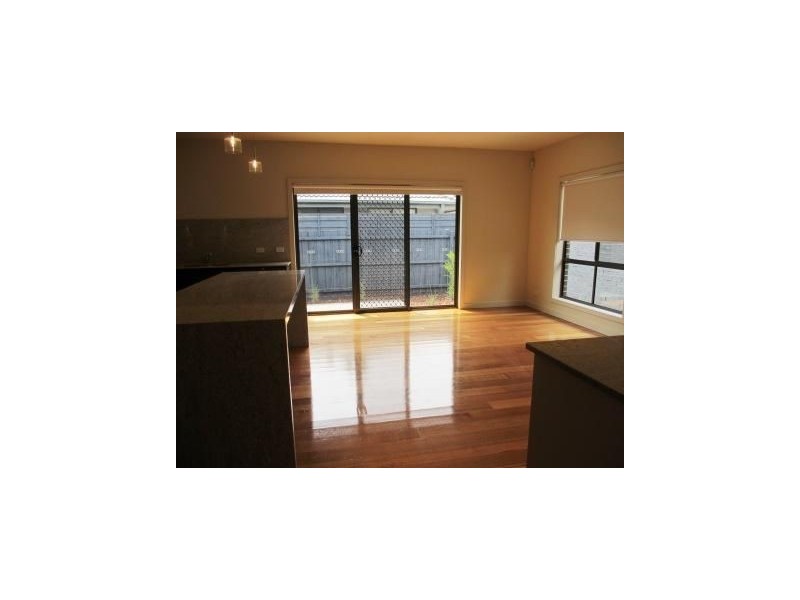 2/102 Austin Road, Seaford VIC 3198
