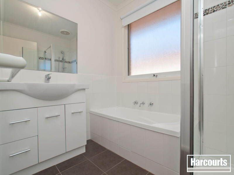 1/2 Limerwick Court, Frankston VIC 3199