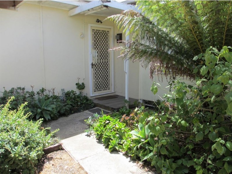 24 Bayside Grove, Seaford VIC 3198