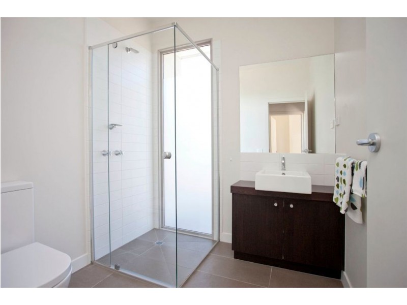 1-4/5 Lord Weaver Grove, Bonbeach VIC 3196