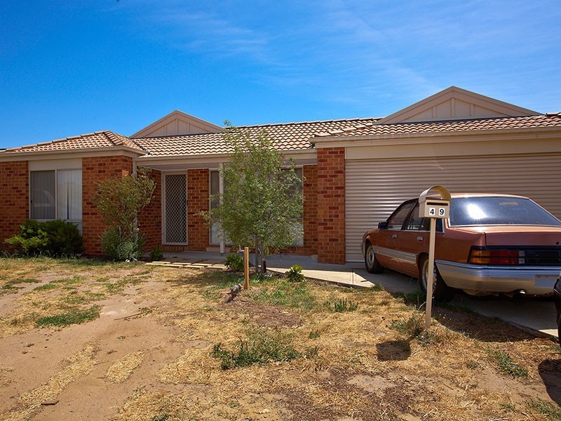 49 Middleham Close, Cranbourne West VIC 3977