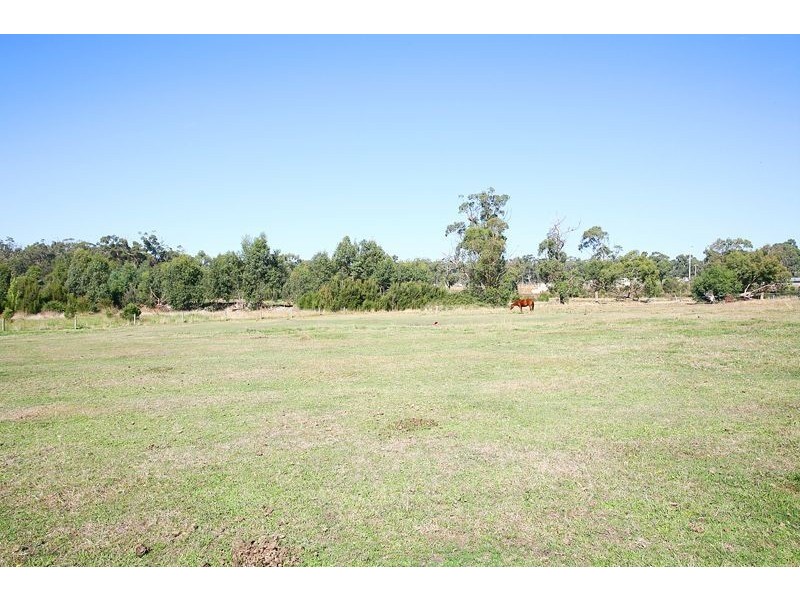 24 Follett Drive, Nyora VIC 3987