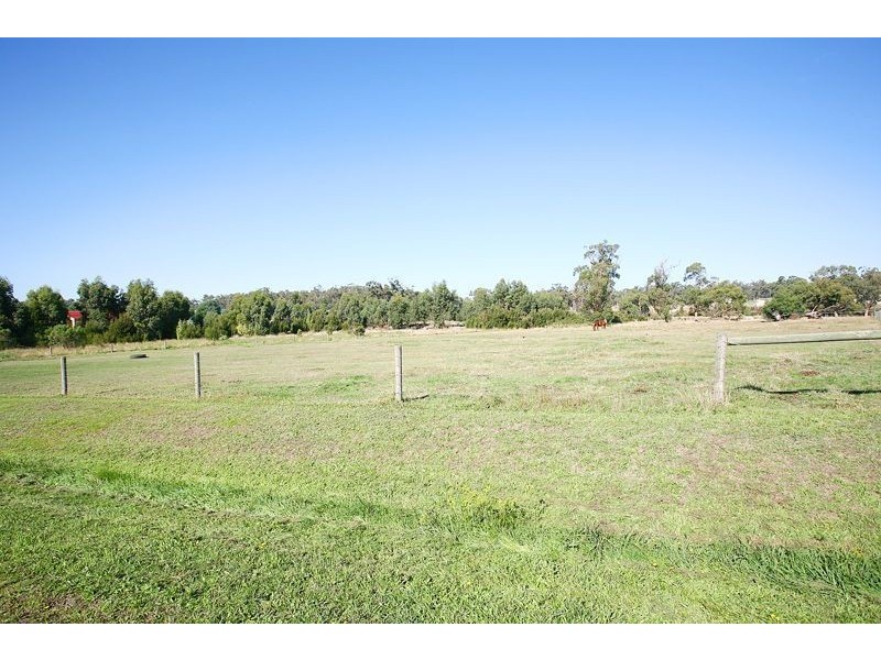24 Follett Drive, Nyora VIC 3987