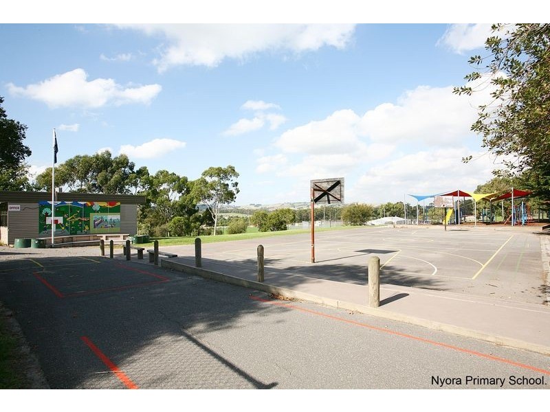 24 Follett Drive, Nyora VIC 3987