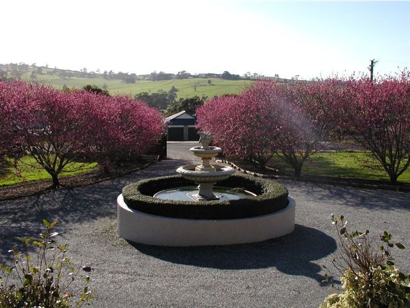 5 GREENLAND DRIVE, Drouin VIC 3818