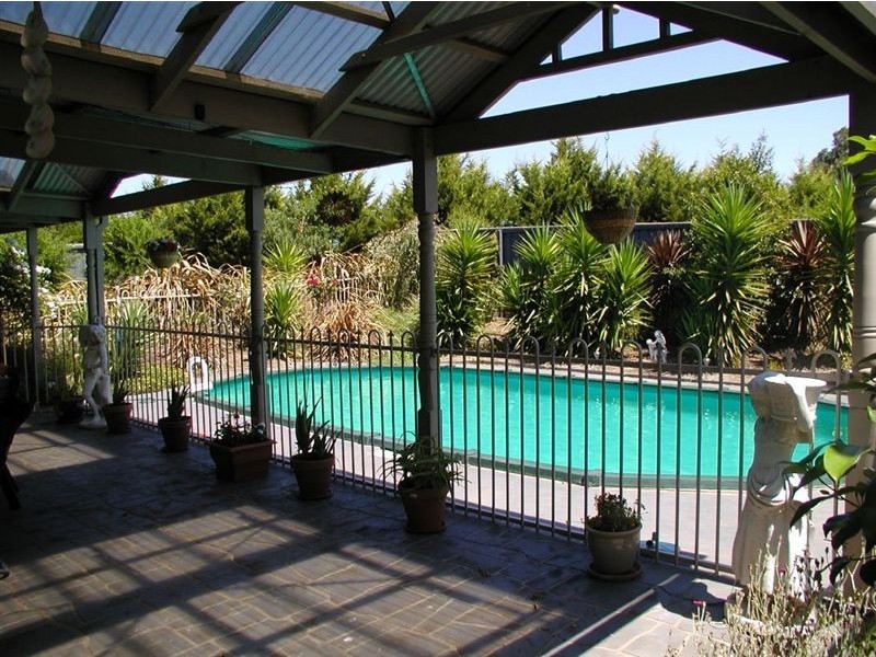 5 GREENLAND DRIVE, Drouin VIC 3818