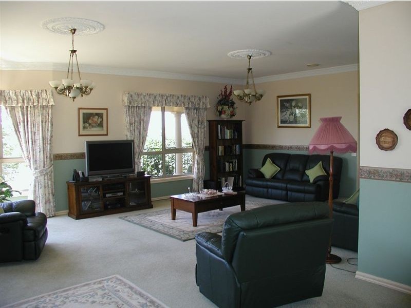 5 GREENLAND DRIVE, Drouin VIC 3818