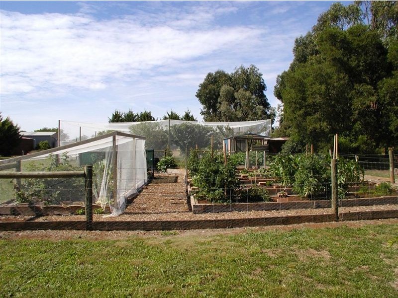 5 GREENLAND DRIVE, Drouin VIC 3818