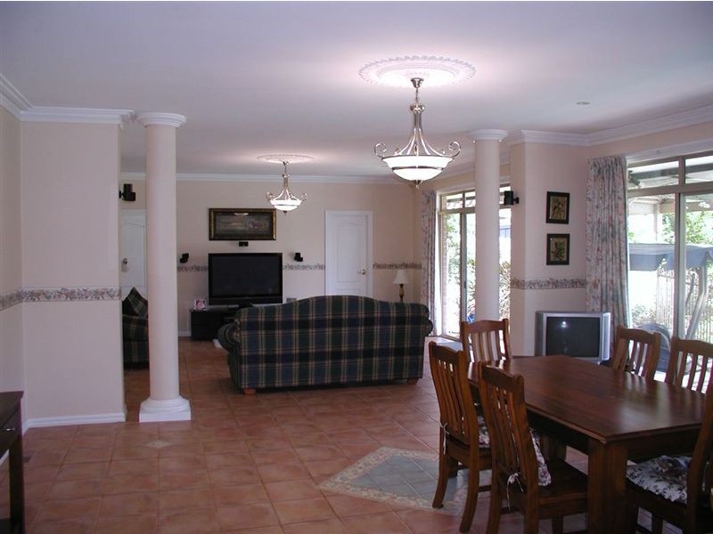 5 GREENLAND DRIVE, Drouin VIC 3818