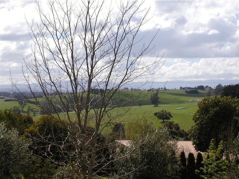 5 GREENLAND DRIVE, Drouin VIC 3818