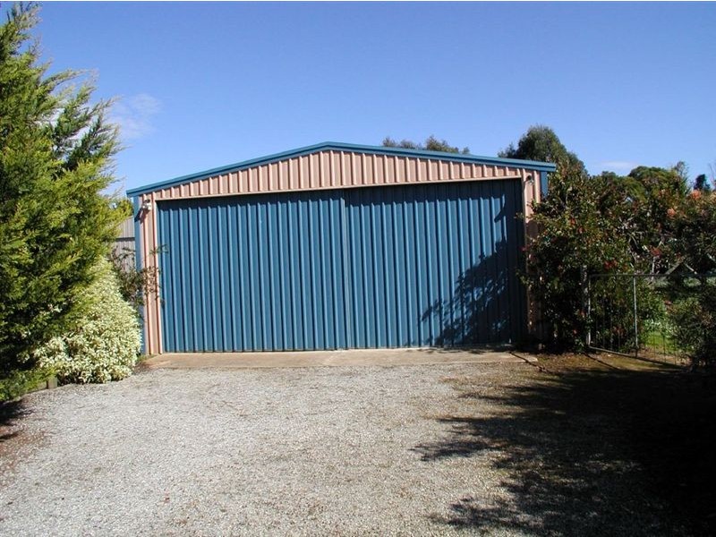 5 GREENLAND DRIVE, Drouin VIC 3818