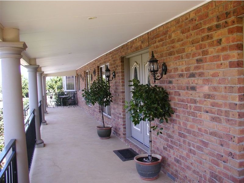 5 GREENLAND DRIVE, Drouin VIC 3818