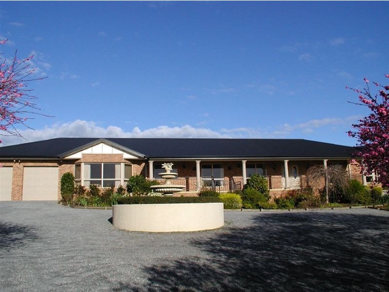 5 GREENLAND DRIVE, Drouin VIC 3818