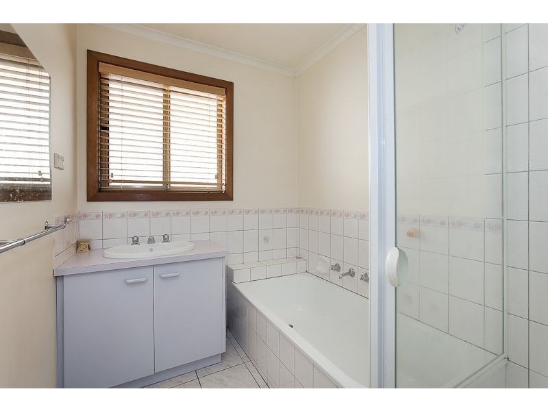 8 Lodge Crescent, Berwick VIC 3806