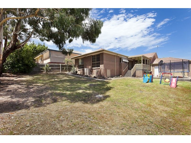 8 Lodge Crescent, Berwick VIC 3806