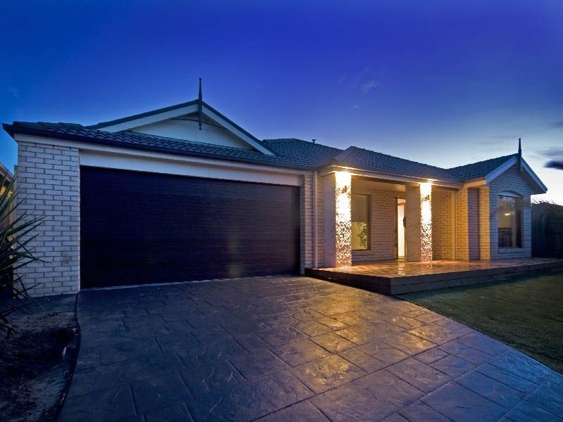 9 Glenshee Drive, Lynbrook VIC 3975