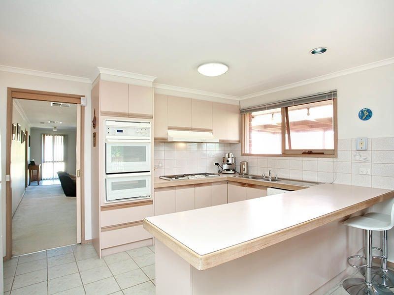2 Scoble Place, Narre Warren VIC 3805