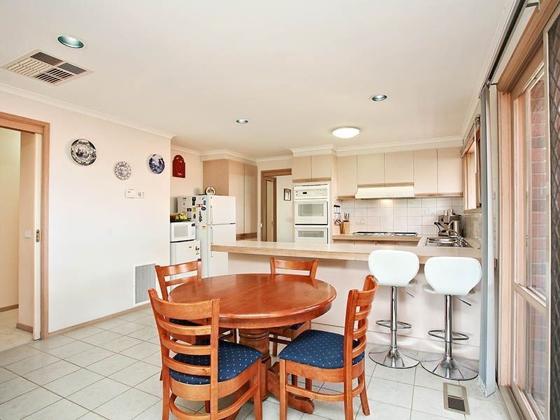 2 Scoble Place, Narre Warren VIC 3805