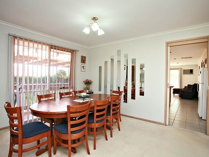 2 Scoble Place, Narre Warren VIC 3805