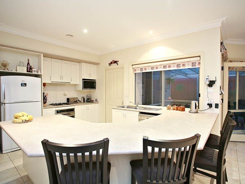 35 Grange Circuit, Beaconsfield VIC 3807