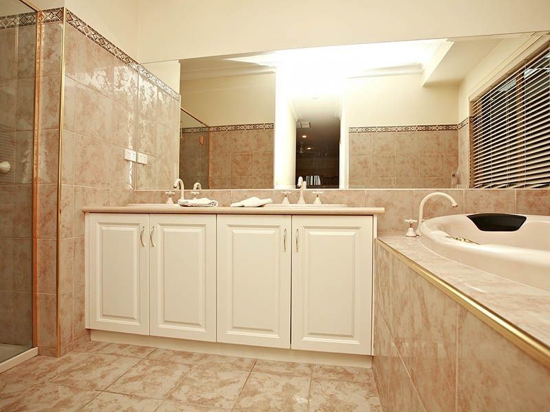 35 Grange Circuit, Beaconsfield VIC 3807