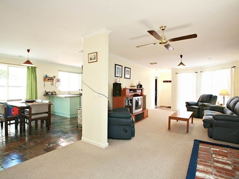 1 Warrenwood Place, Narre Warren VIC 3805