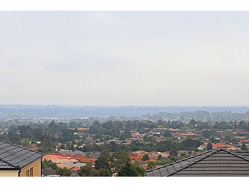 25 Montbrae Circuit, Narre Warren VIC 3805
