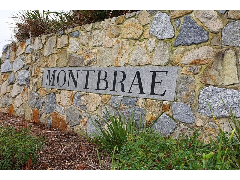 25 Montbrae Circuit, Narre Warren VIC 3805