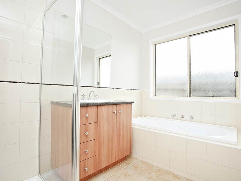 8 Rochford Place, Narre Warren South VIC 3805