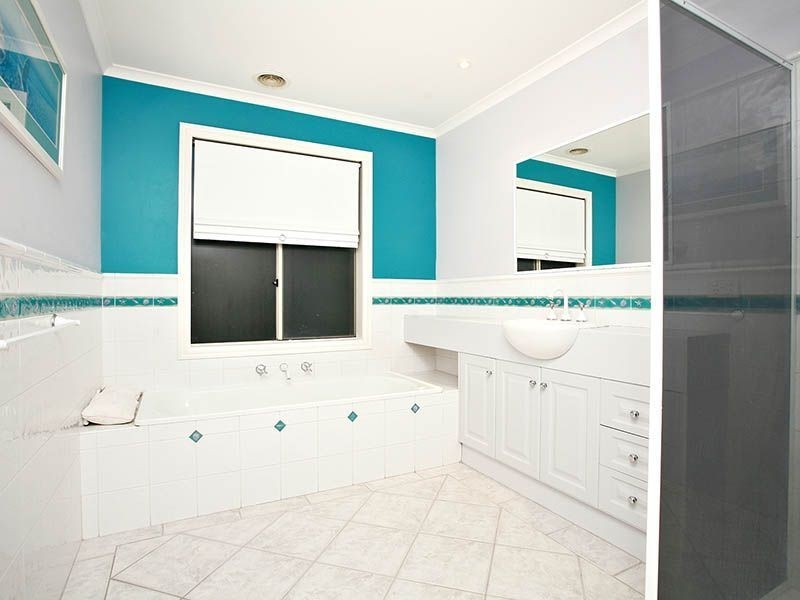 109 Amber Crescent, Narre Warren VIC 3805