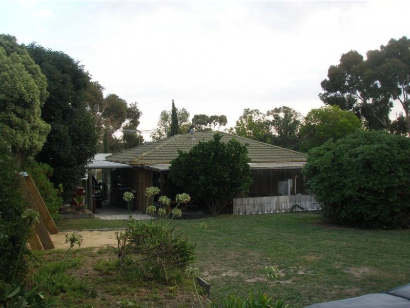 4 Saxonwood Drive, Narre Warren VIC 3805