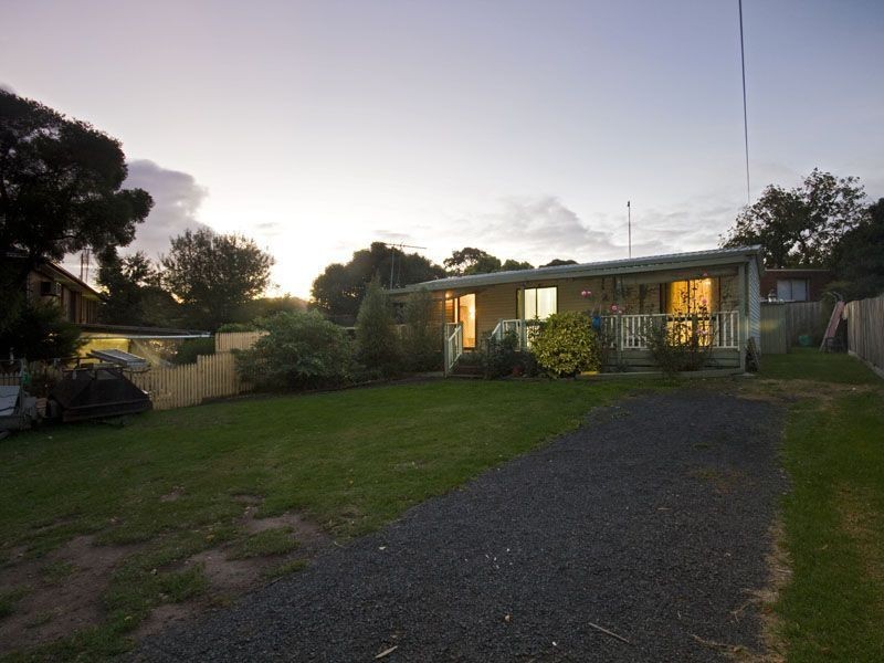 3 Raven Crescent, Narre Warren VIC 3805