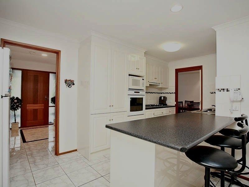 4 Shawnee Court, Narre Warren VIC 3805