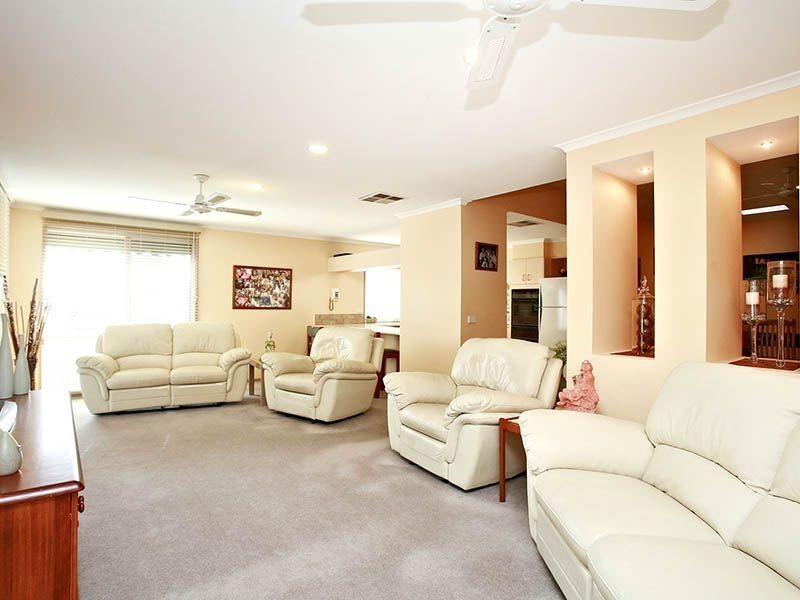 16 Christopher Court, Hallam VIC 3803