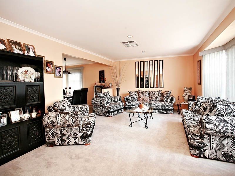 16 Christopher Court, Hallam VIC 3803