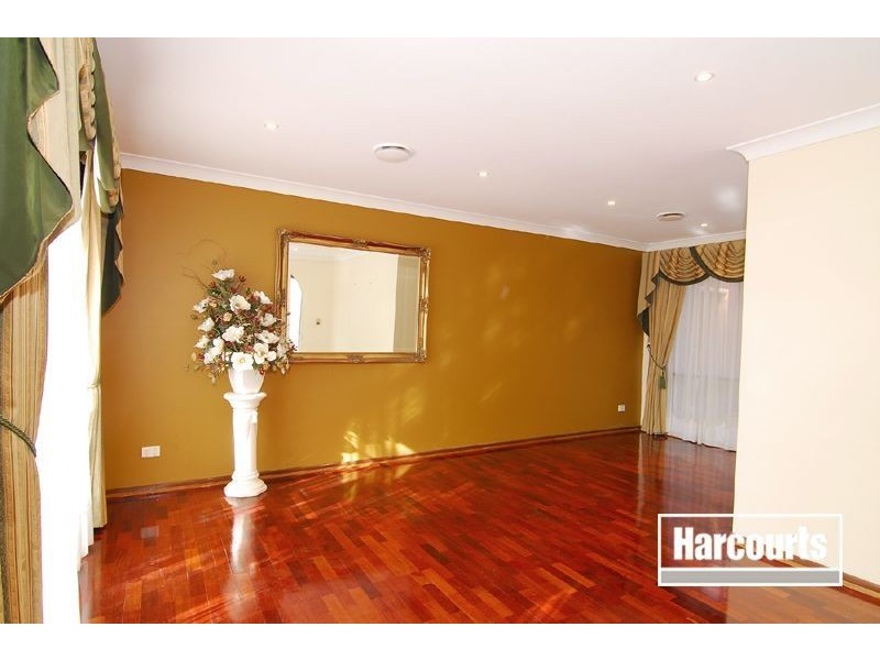 16 Carmen Court, Hampton Park VIC 3976