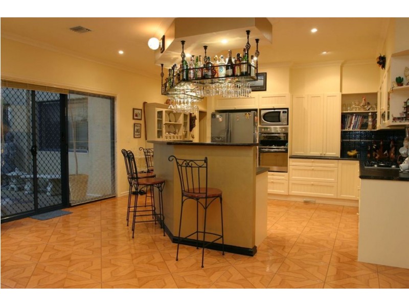 18 The Esplanade, Narre Warren South VIC 3805