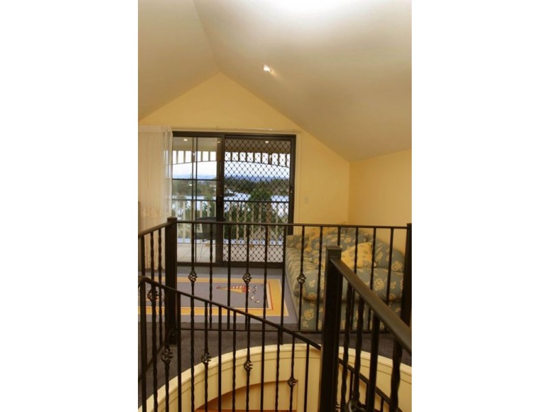 18 The Esplanade, Narre Warren South VIC 3805