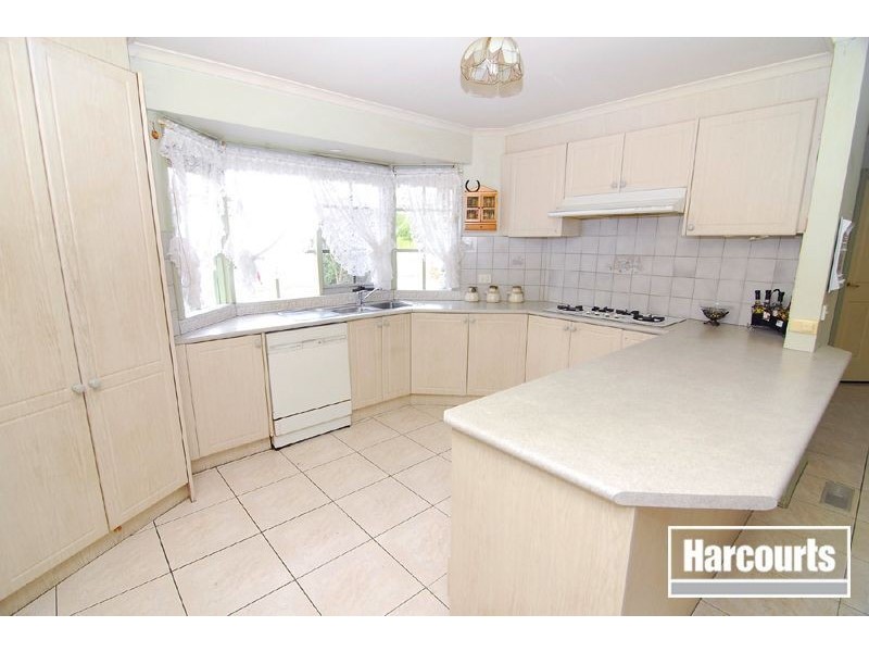 16 Kallara Crescent, Narre Warren VIC 3805