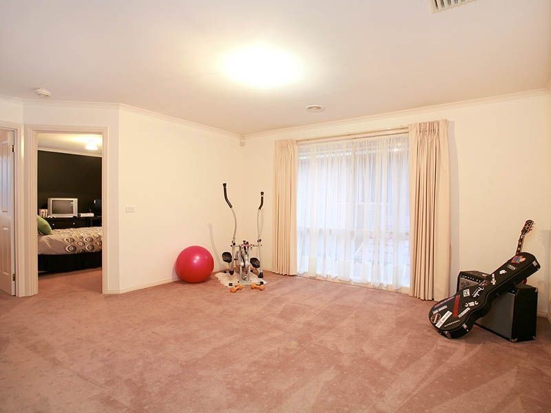 54 The Avenue, Narre Warren South VIC 3805