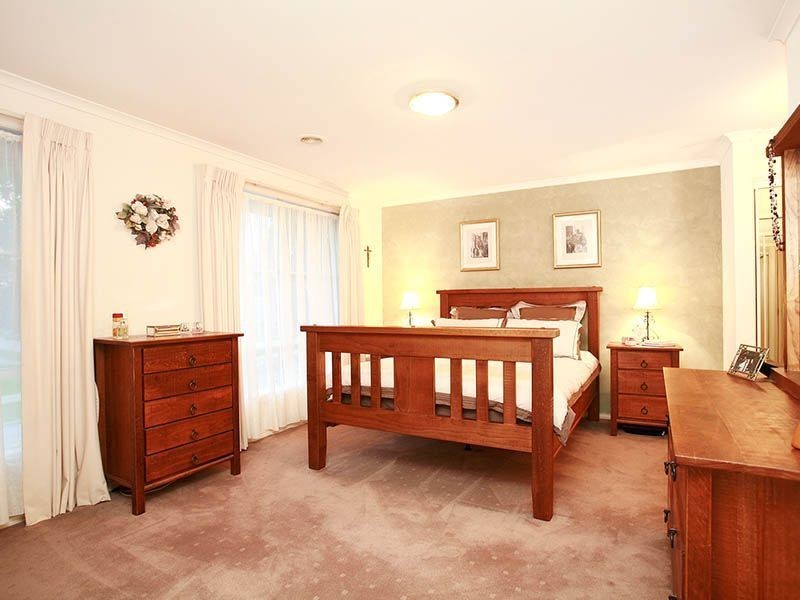 54 The Avenue, Narre Warren South VIC 3805