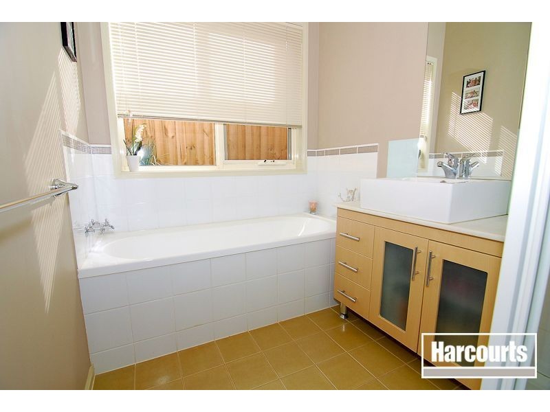 9/150 Avebury Drive, Berwick VIC 3806