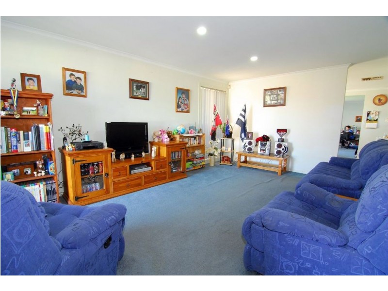 15 Butterfield Place, Cranbourne East VIC 3977