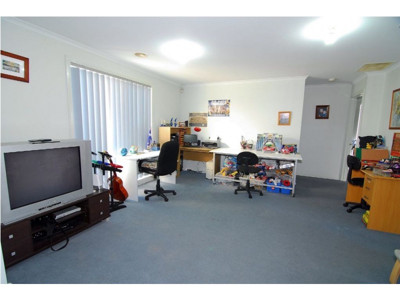 15 Butterfield Place, Cranbourne East VIC 3977