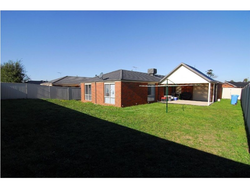 15 Butterfield Place, Cranbourne East VIC 3977