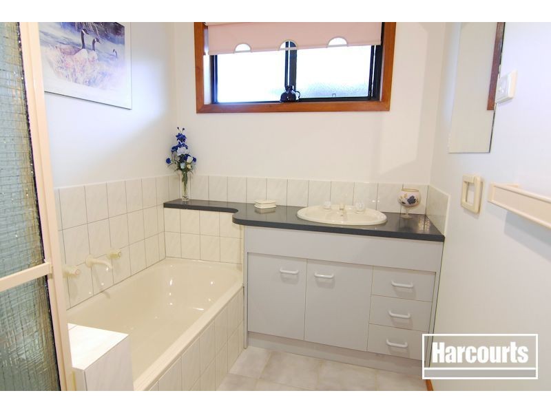 2/5 Denver Drive, Narre Warren VIC 3805